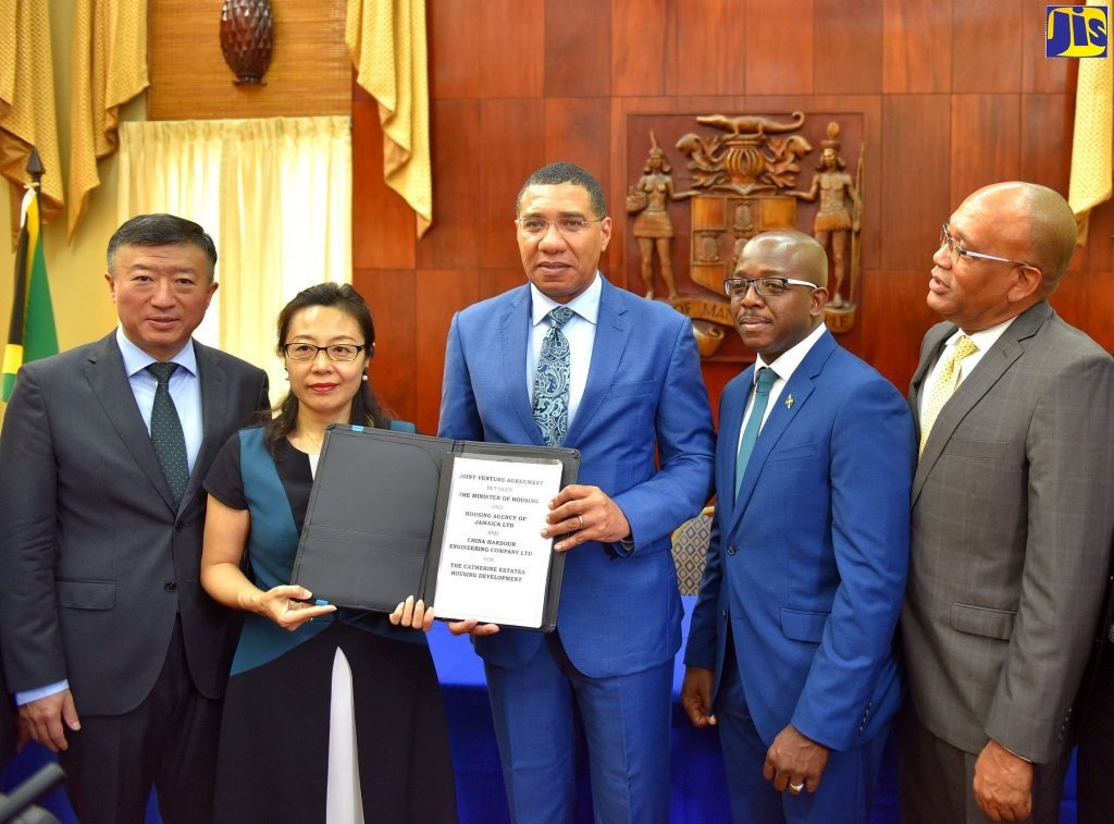 Government Signs Contract for the Largest Housing Construction in St. Catherine