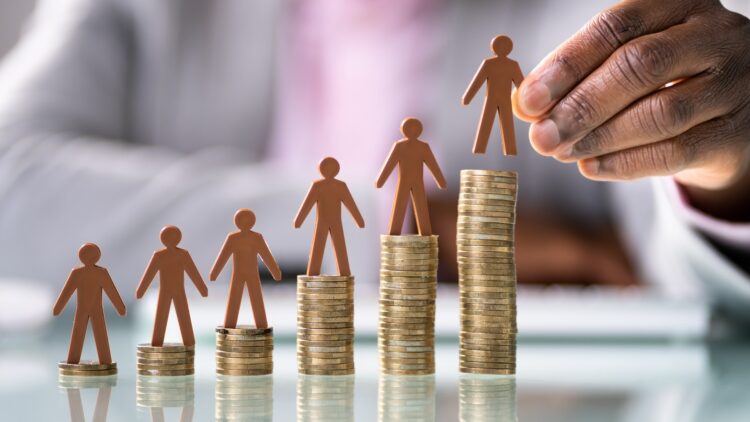 Historic Minimum Wage Increase Takes Effect Amid Sharp Decline in Poverty